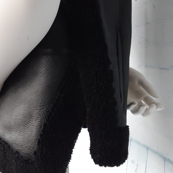 Genuine Shearling Black Vest with Real Fur Collar - Picture 7 of 9